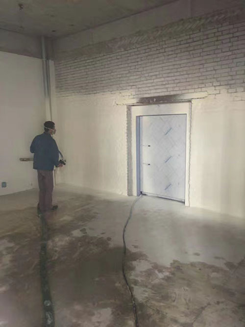 冷庫保溫噴涂聚氨酯發(fā)泡機(jī)(圖1) 冷庫噴涂保溫聚氨酯發(fā)泡案例