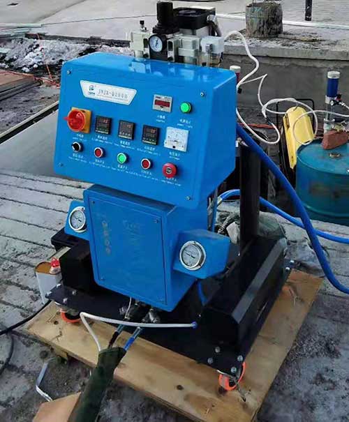 冷庫保溫噴涂聚氨酯發(fā)泡機(jī)(圖2) Q2600聚氨酯發(fā)泡機(jī)