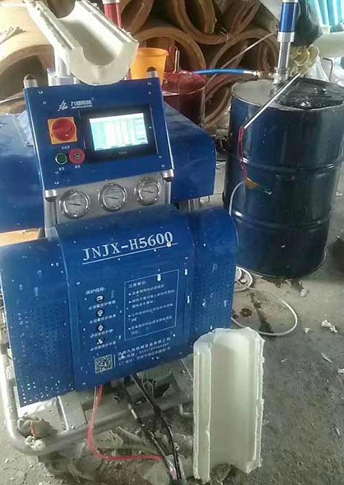 聚氨酯發(fā)泡灌注機(jī)(圖1) H5600D聚氨酯發(fā)泡灌注機(jī)