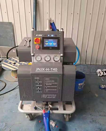 聚氨酯瓦殼是用什么機(jī)器做的(圖1) T40聚氨酯發(fā)泡機(jī)